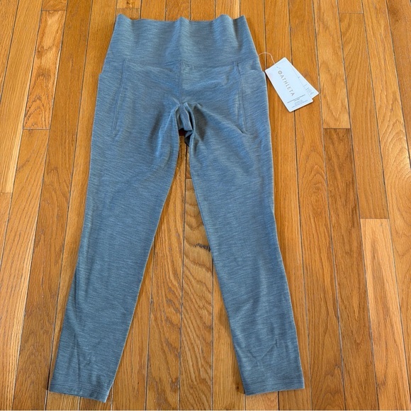 New NWT Athleta Salutation Stash Pocket III 7/8 Tight Capri Sz S Gray Inseam 23”